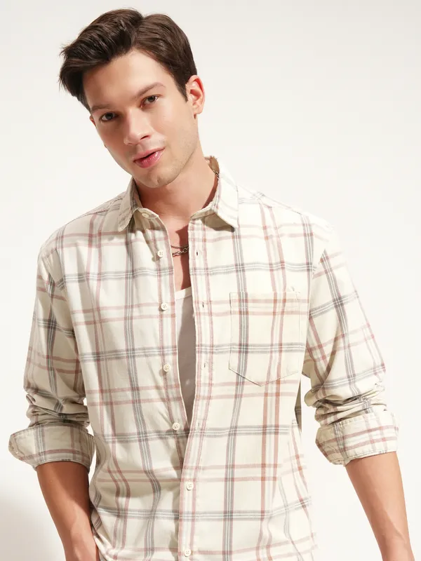Highlander Men Cream Checked Relaxed Fit Casual Shirt