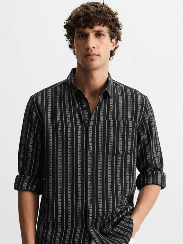 Highlander Men Black Striped Relaxed Fit Casual Shirt