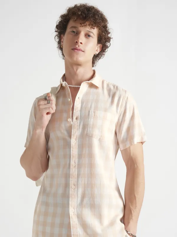 Highlander Men Beige Checked Relaxed Fit Casual Shirt