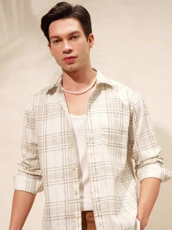 Highlander Men Cream Checked Relaxed Fit Casual Shirt