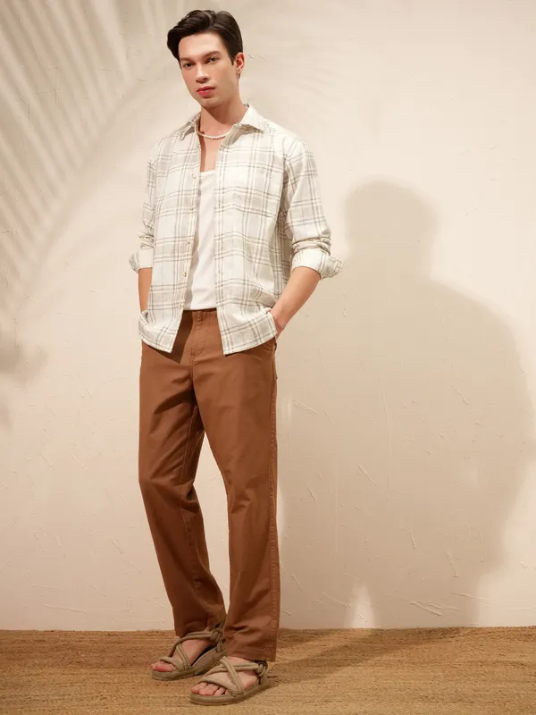 Highlander Men Cream Checked Relaxed Fit Casual Shirt