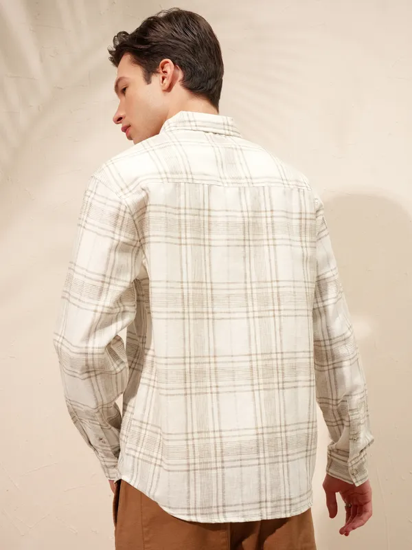 Highlander Men Cream Checked Relaxed Fit Casual Shirt
