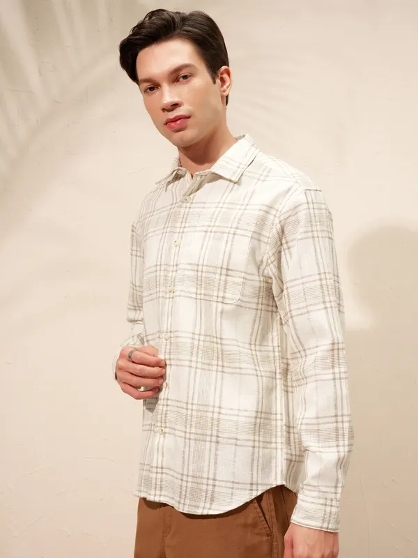Highlander Men Cream Checked Relaxed Fit Casual Shirt