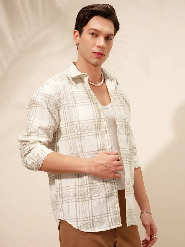 Highlander Men Cream Checked Relaxed Fit Casual Shirt