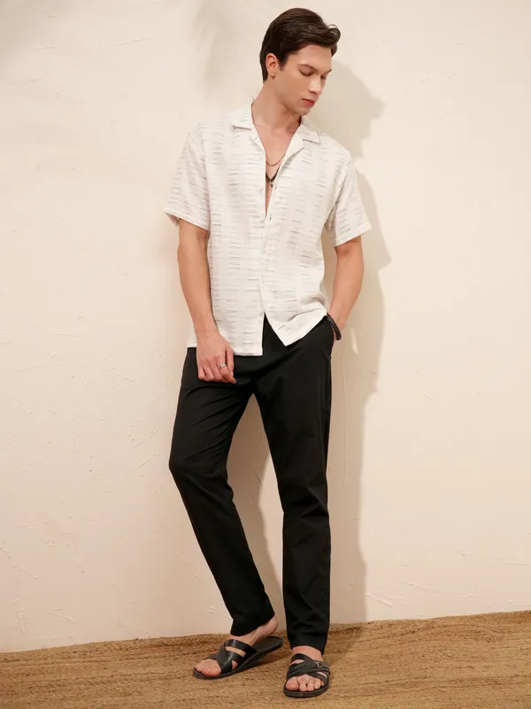 Highlander Men White Printed Relaxed Fit Casual Shirt