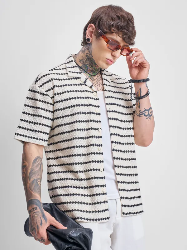 Highlander Men Cream Self Design Relaxed Fit Casual Shirt