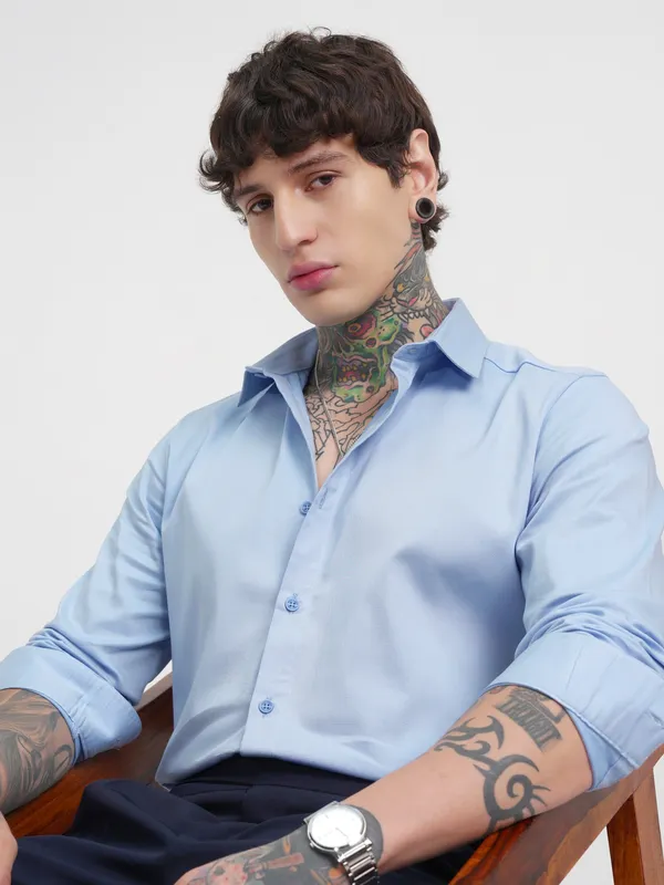 Highlander Men Blue Solid Slim Fit Casual Shirt