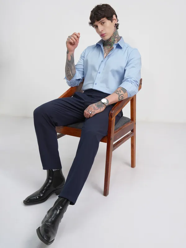 Highlander Men Blue Solid Slim Fit Casual Shirt