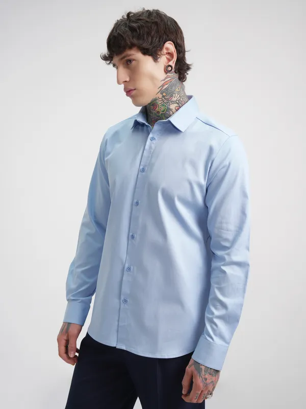 Highlander Men Blue Solid Slim Fit Casual Shirt