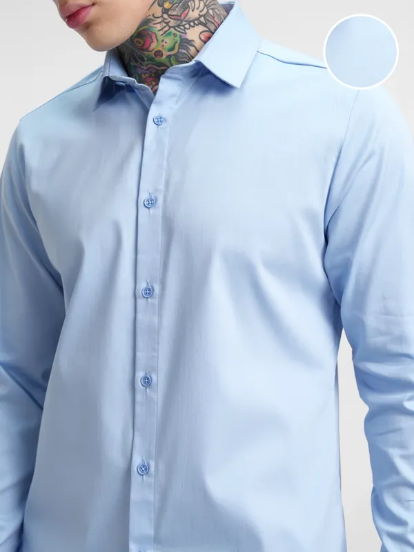Highlander Men Blue Solid Slim Fit Casual Shirt