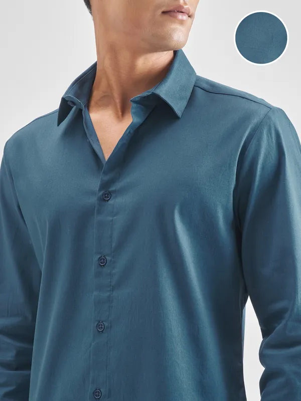 Highlander Men Teal Solid Slim Fit Casual Shirt