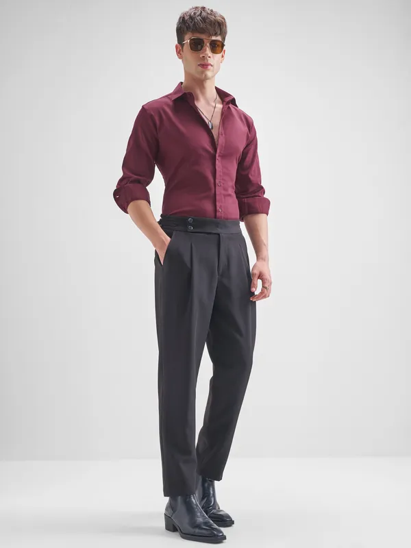 Highlander Men Burgundy Solid Slim Fit Casual Shirt