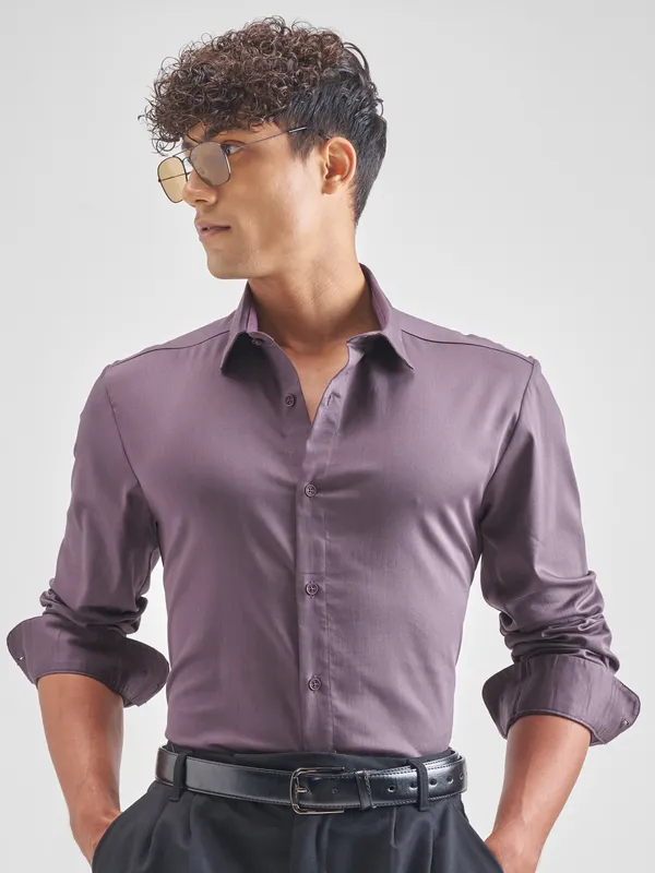 Highlander Men Lavender Solid Slim Fit Casual Shirt