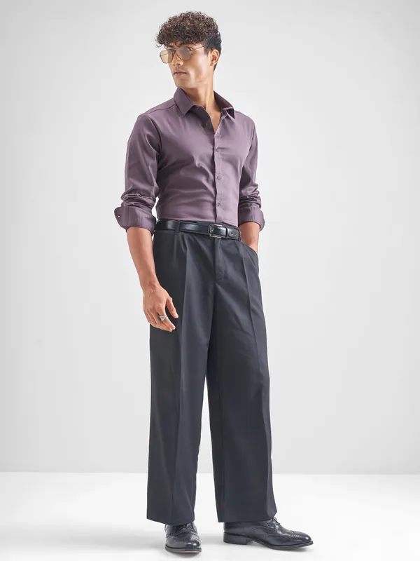 Highlander Men Lavender Solid Slim Fit Casual Shirt