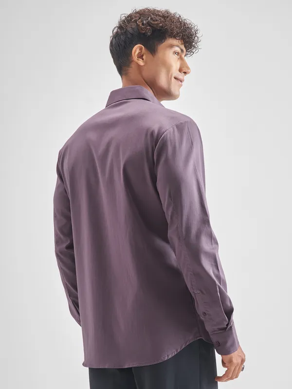 Highlander Men Lavender Solid Slim Fit Casual Shirt