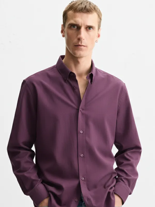 Highlander Men Purple Solid Slim Fit Casual Shirt