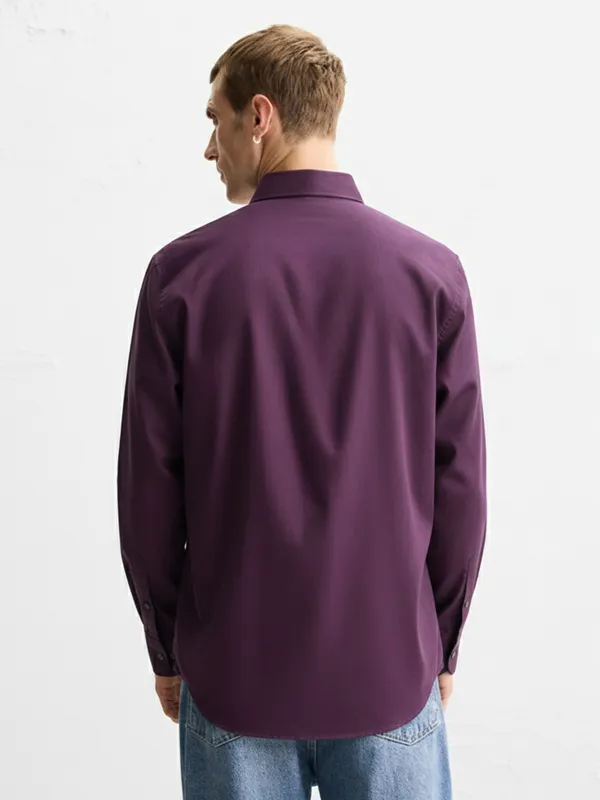 Highlander Men Purple Solid Slim Fit Casual Shirt