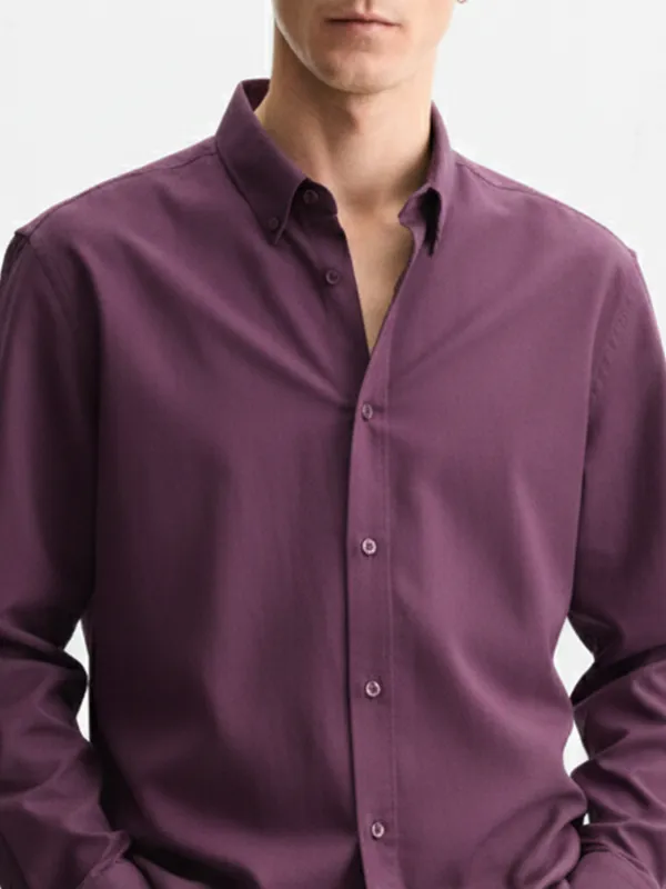 Highlander Men Purple Solid Slim Fit Casual Shirt