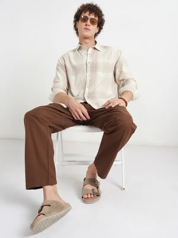 Highlander Men Cream Checked Relaxed Fit Casual Shirt