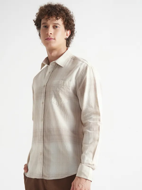 Highlander Men Cream Checked Relaxed Fit Casual Shirt