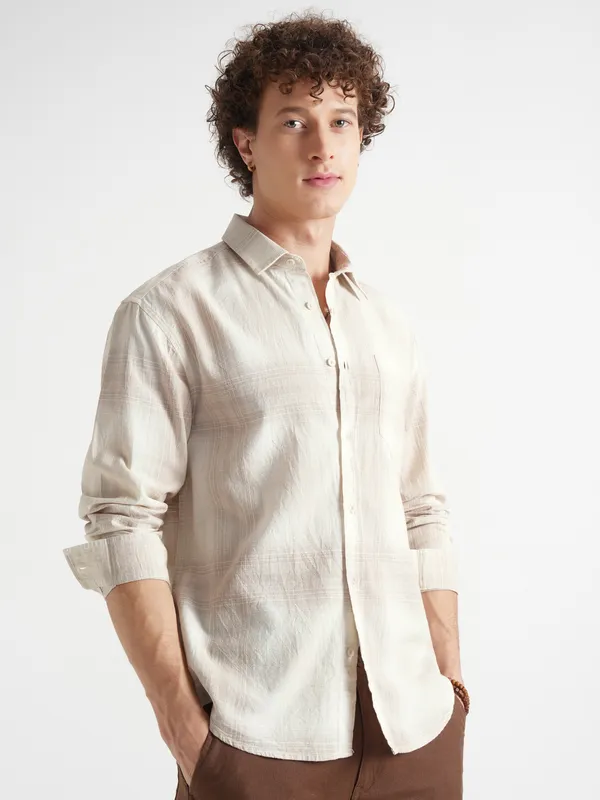 Highlander Men Cream Checked Relaxed Fit Casual Shirt
