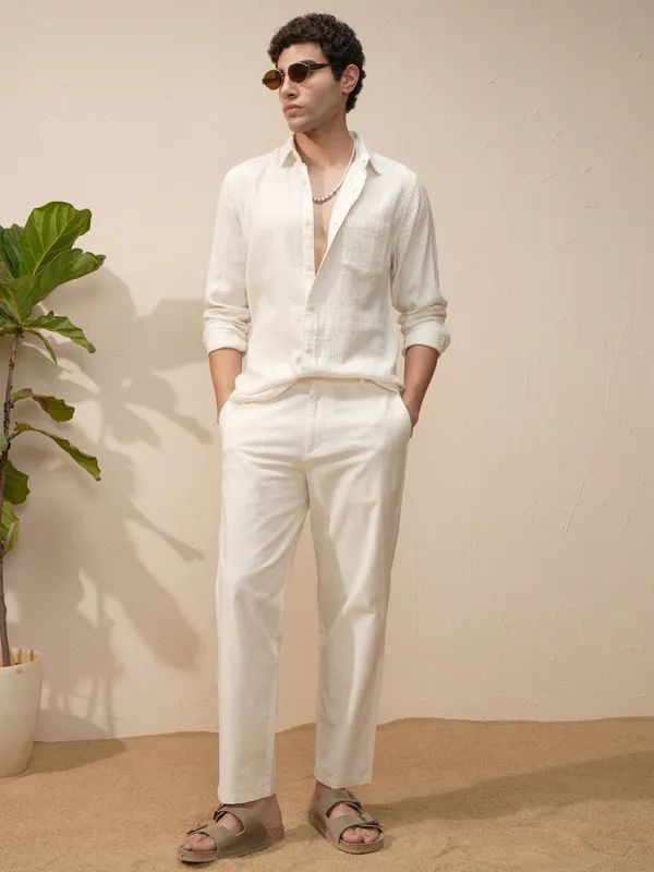 Highlander Men White Self Design Slim Fit Casual Shirt