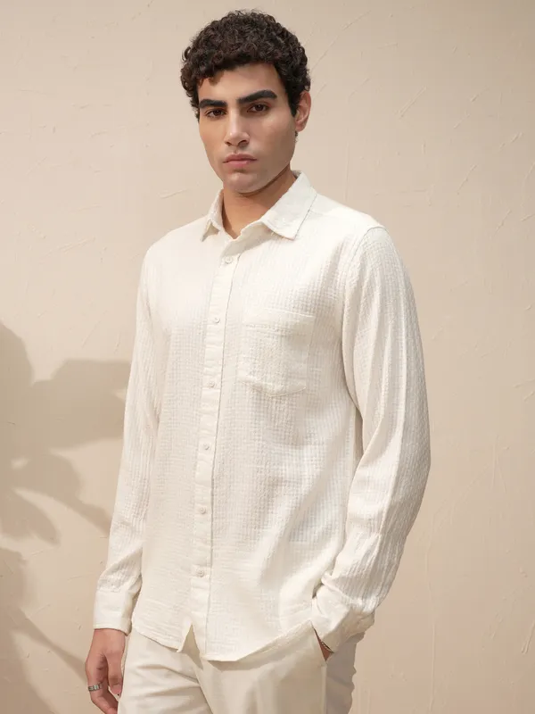 Highlander Men White Self Design Slim Fit Casual Shirt