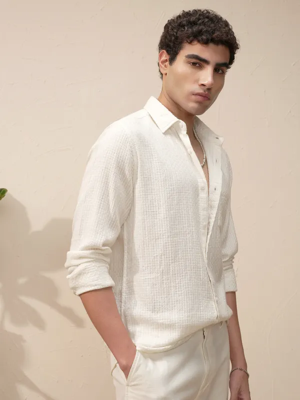 Highlander Men White Self Design Slim Fit Casual Shirt