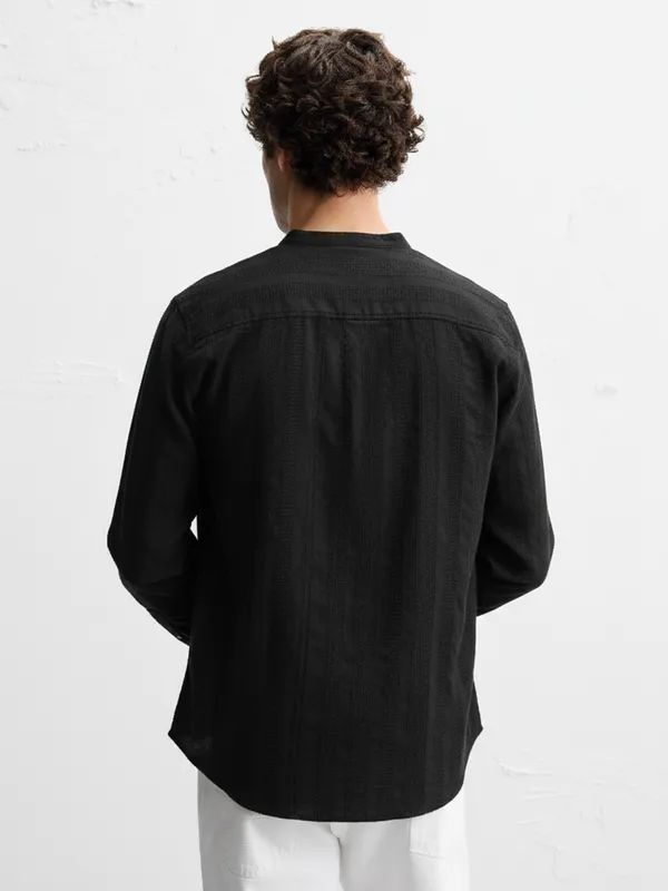 Highlander Men Black Self Design Relaxed Fit Casual Shirt