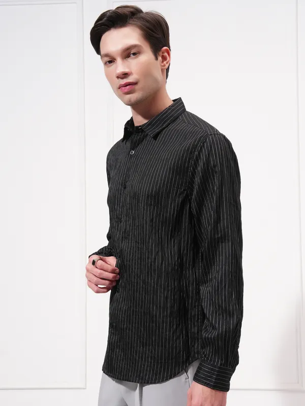 Highlander Men Black Striped Slim Fit Casual Shirt
