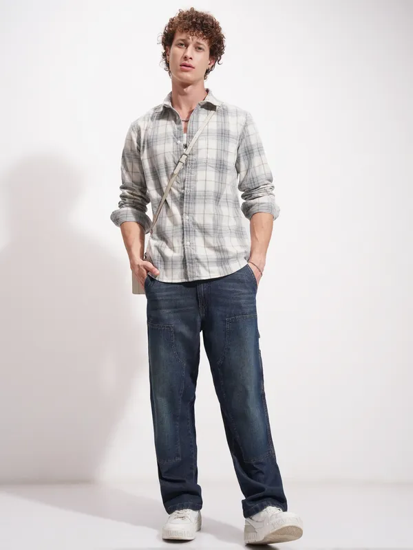 Highlander Men Off White Checked Slim Fit Casual Shirt