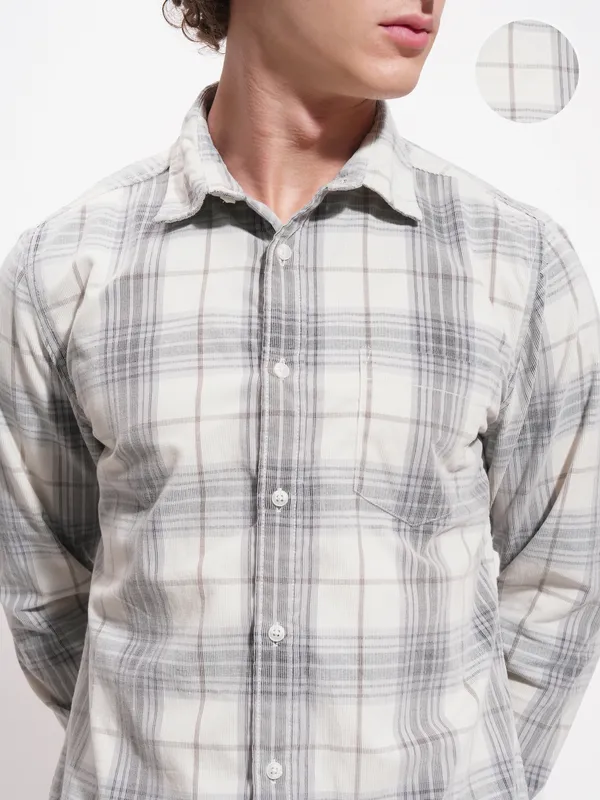 Highlander Men Off White Checked Slim Fit Casual Shirt
