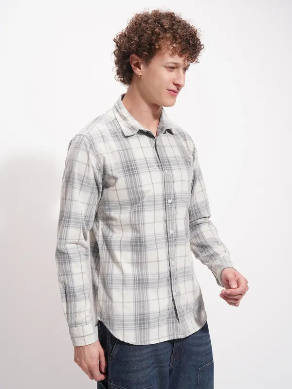 Highlander Men Off White Checked Slim Fit Casual Shirt