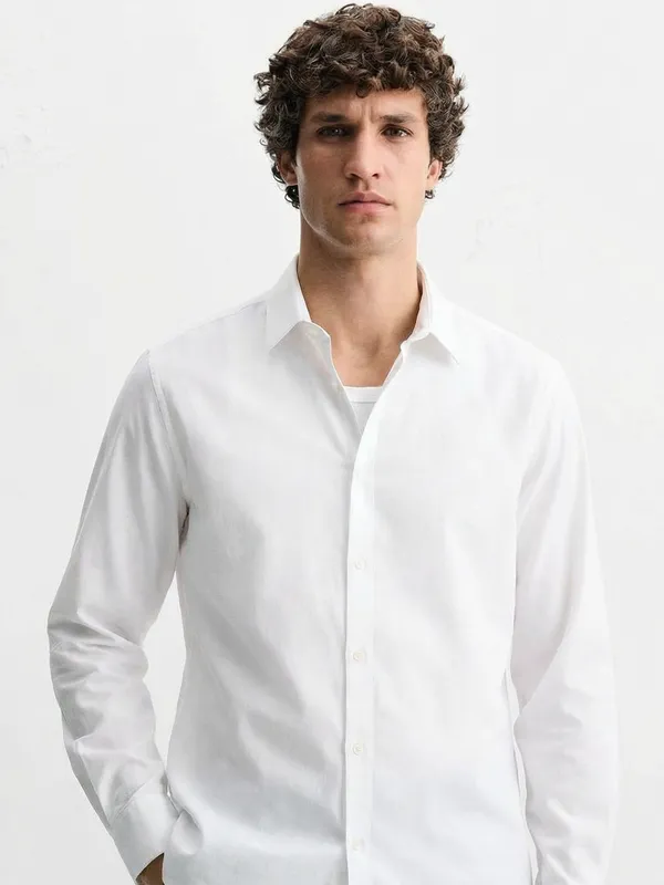 Highlander Men White Solid Relaxed Fit Casual Shirt