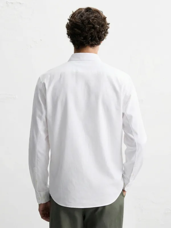 Highlander Men White Solid Relaxed Fit Casual Shirt