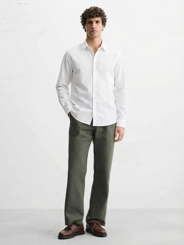 Highlander Men White Solid Relaxed Fit Casual Shirt