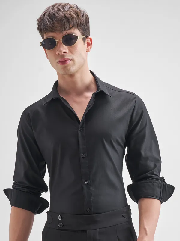 Highlander Men Black Solid Relaxed Fit Casual Shirt