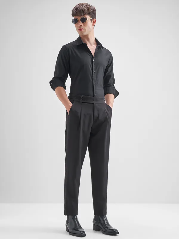 Highlander Men Black Solid Relaxed Fit Casual Shirt