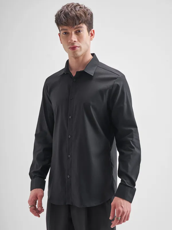 Highlander Men Black Solid Relaxed Fit Casual Shirt