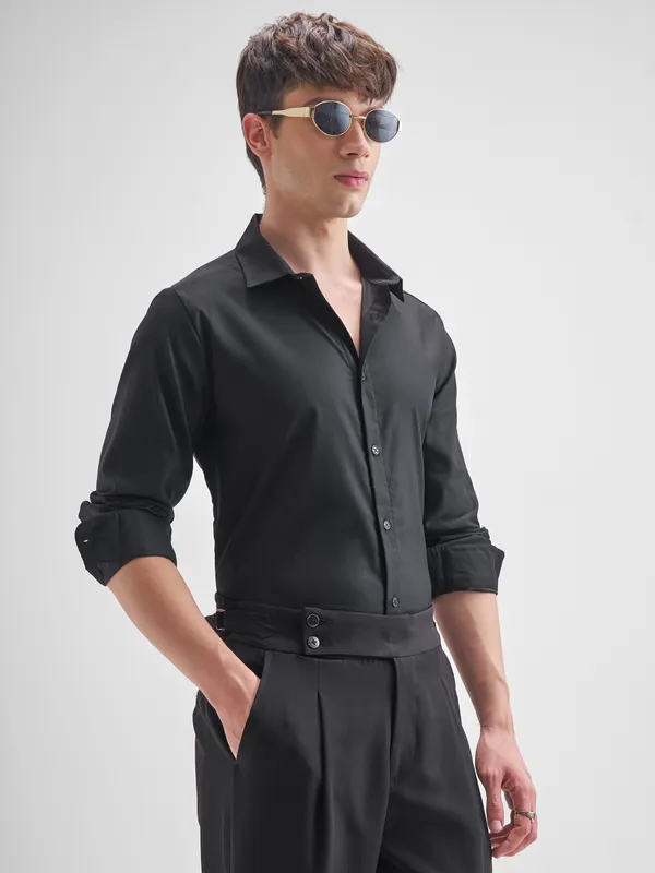 Highlander Men Black Solid Relaxed Fit Casual Shirt