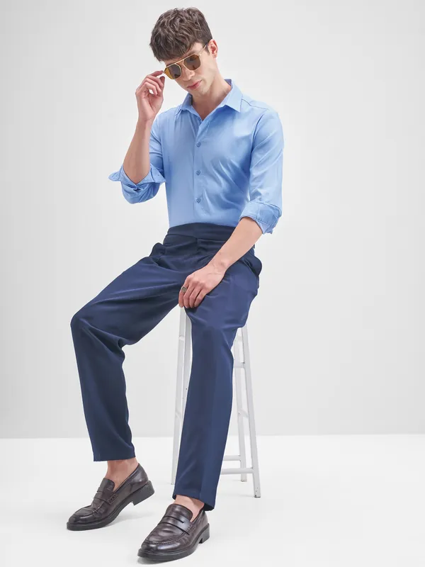 Highlander Men Blue Solid Slim Fit Casual Shirt