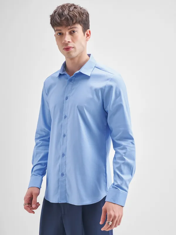 Highlander Men Blue Solid Slim Fit Casual Shirt