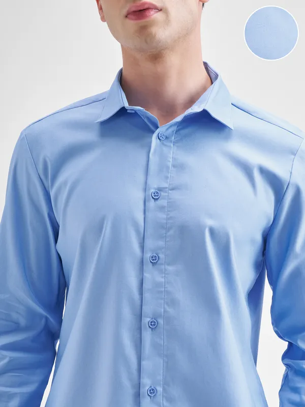 Highlander Men Blue Solid Slim Fit Casual Shirt