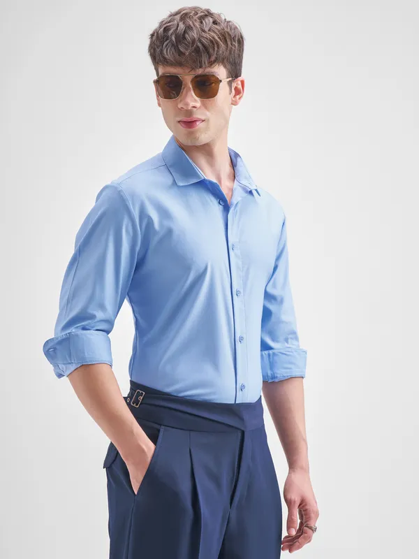 Highlander Men Blue Solid Slim Fit Casual Shirt