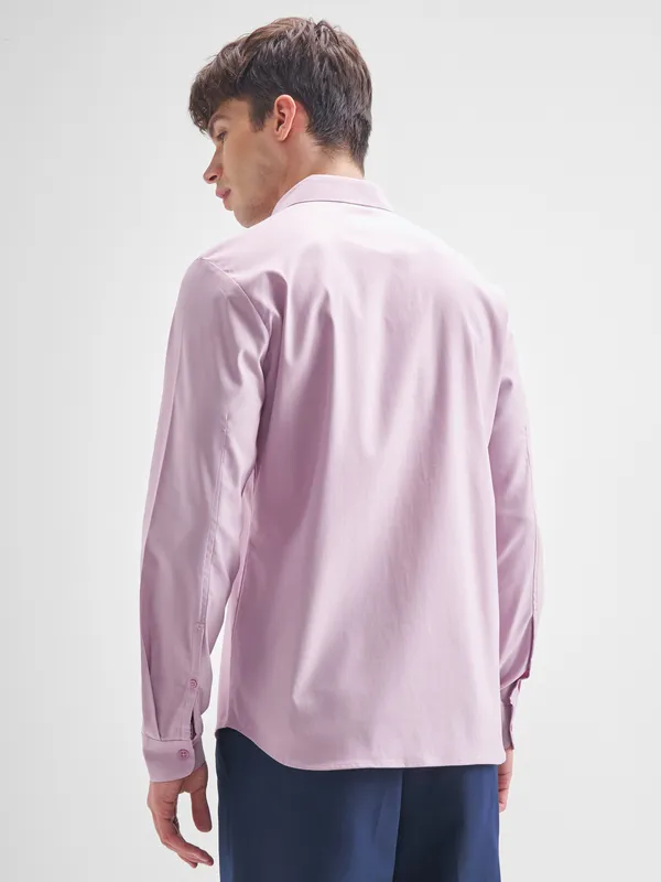 Highlander Men Mauve Solid Slim Fit Casual Shirt