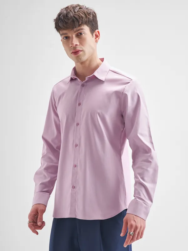 Highlander Men Mauve Solid Slim Fit Casual Shirt
