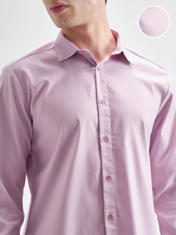 Highlander Men Mauve Solid Slim Fit Casual Shirt