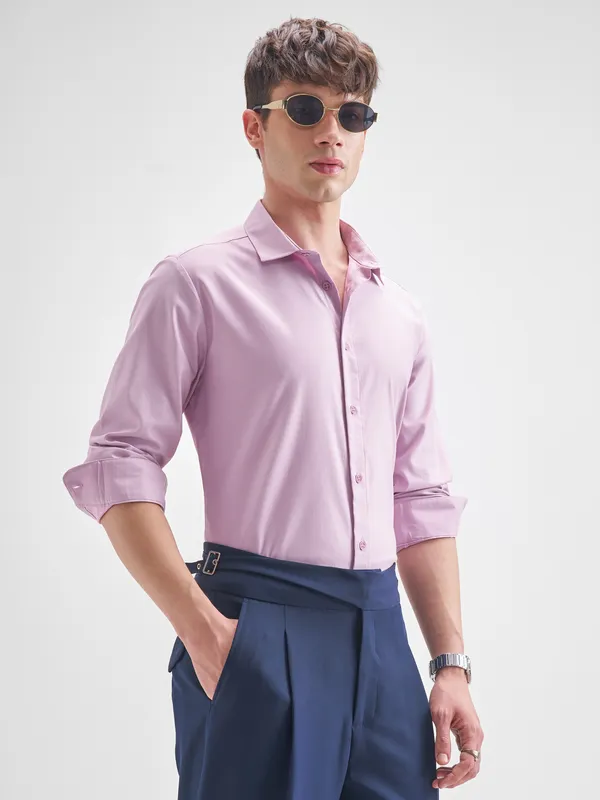 Highlander Men Mauve Solid Slim Fit Casual Shirt