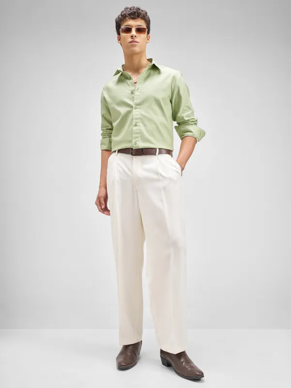 Highlander Men Green Solid Regular Fit Casual Shirt