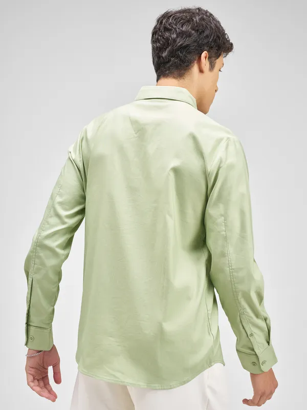 Highlander Men Green Solid Regular Fit Casual Shirt